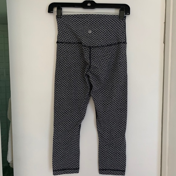 Lululemon Align Pant 21” DISCONTINUED PATTERN - Picture 3 of 3